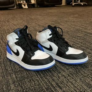 AIR JORDAN SIZE 6.5 in YOUTH